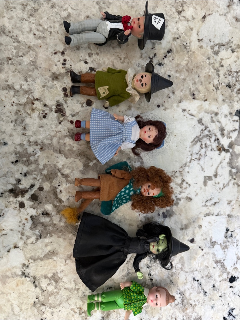 6 WIZARD OF OZ CHARACTERS